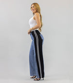 Cargar imagen en el visor de la galería, Jeans BEBE elasticado Azul con Lineas
